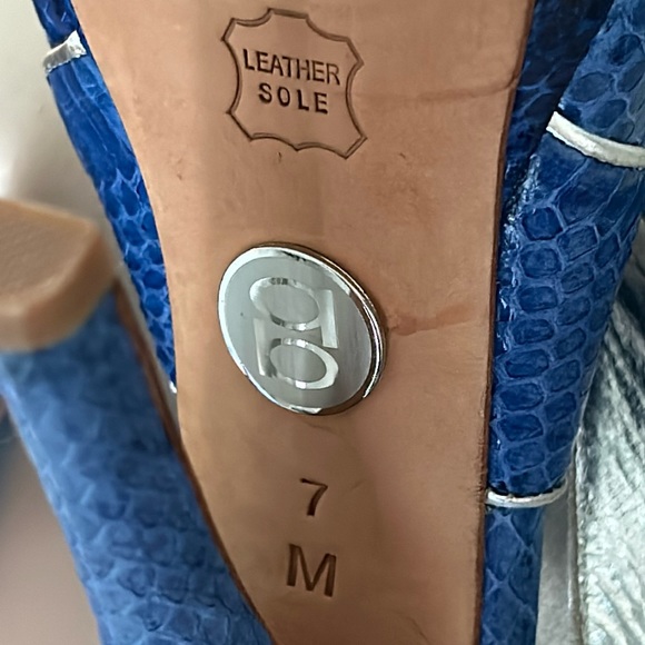 Bebe Jenna Blue Leather Slingback Platform Pumps, size 7 - Picture 9 of 12